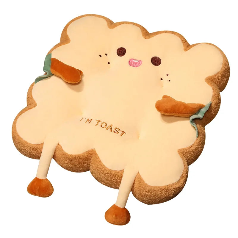 Coussin toast moelleux avec broderie sur un fauteuil cocooning